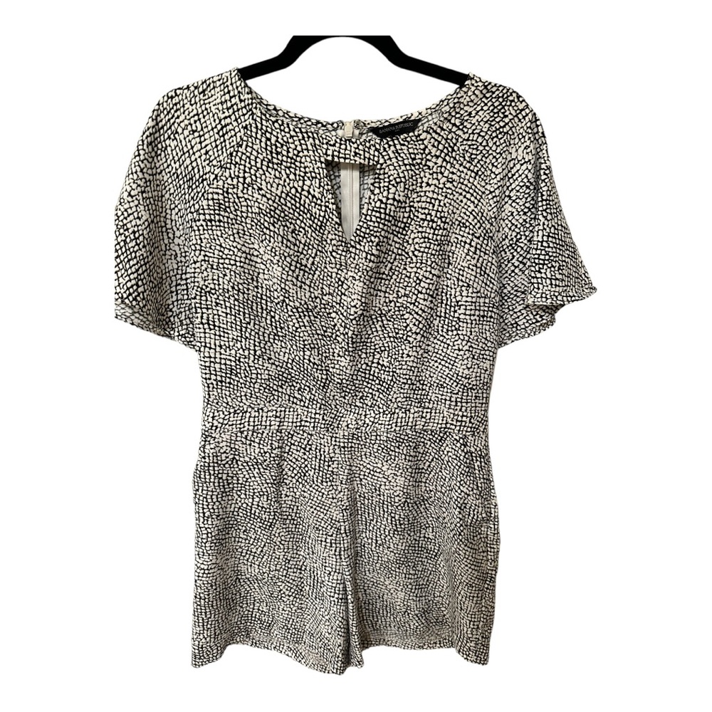 Banana Republic Black and White Printed Keyhole Romper, size 4